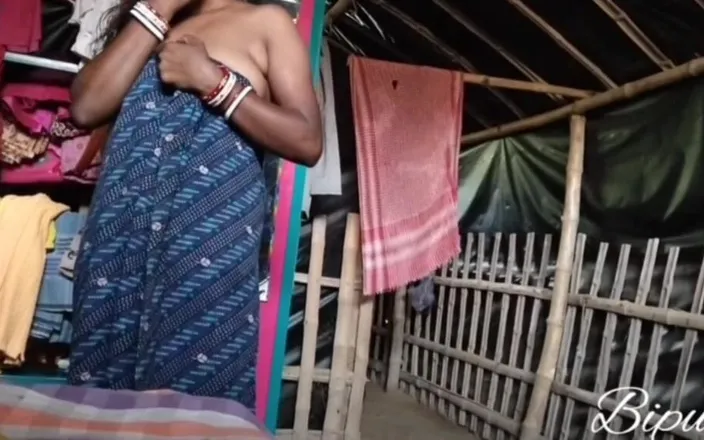 Pumi: Pumi Bhabhi Had Come After Taking Bath and I Entered...