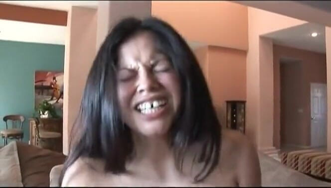 MILF my Cock: Mamă sexy latino are țâțele umplute de cremă