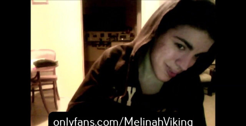 Melinah Viking: 뒤에서 - 후디 촬영