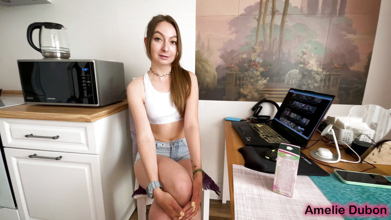 Amelie Dubon: O vecină a venit la ceai și s-a ales cu spermă în...