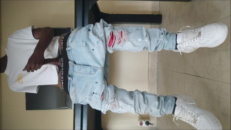 Gay black steel Africa: Nero con un cazzo enorme in masturbazione e sborra street (4)