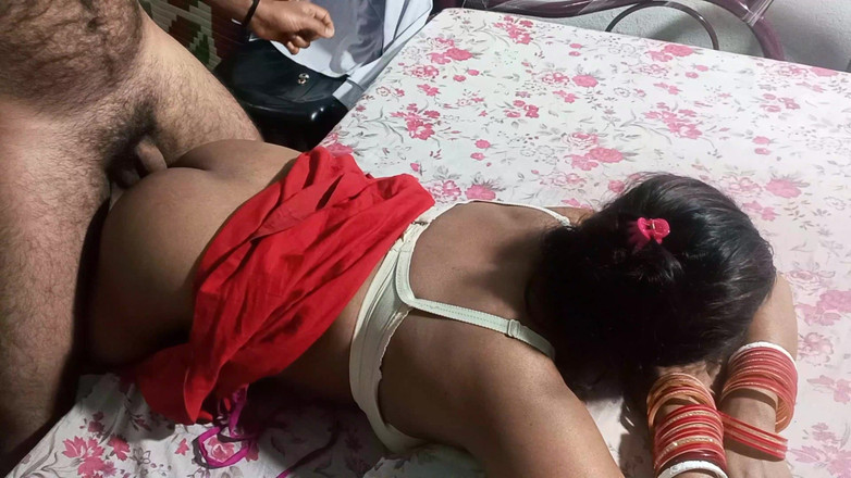 FireeCouple: 德西印度xxx孟加拉哥被房东性交，因为她无法支付房租