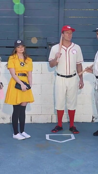 Fiica lor vitregă sexy și excitată își doresc ceva mai bun decât o bâtă de baseball în pizdele lor