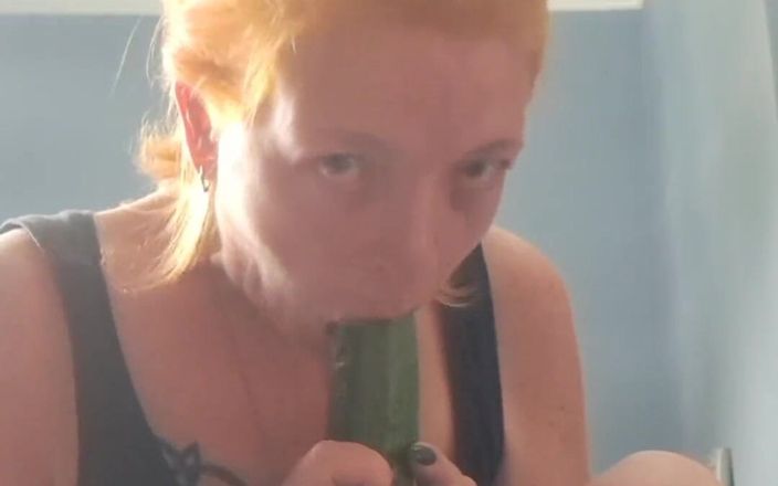 ZenitheBloodRose: Having a Cucumber Live