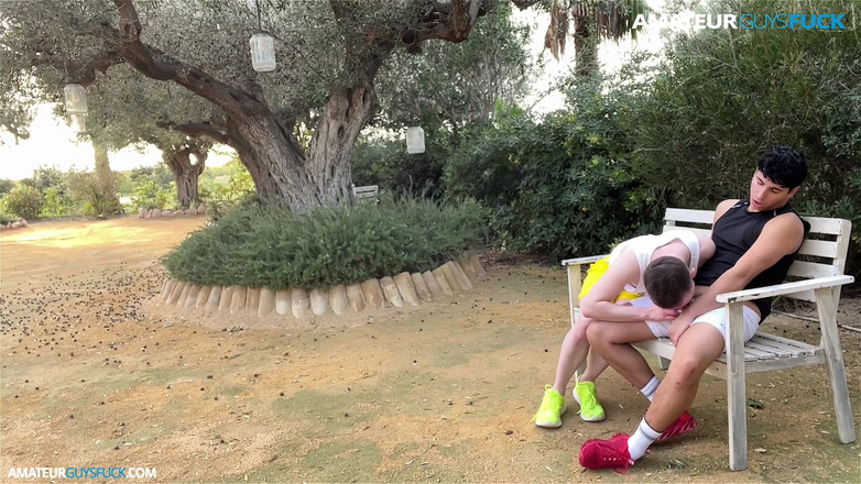 Amateur Guys Fuck: AGF: Я весело провожу время с другом в парке на виду! Моча включена