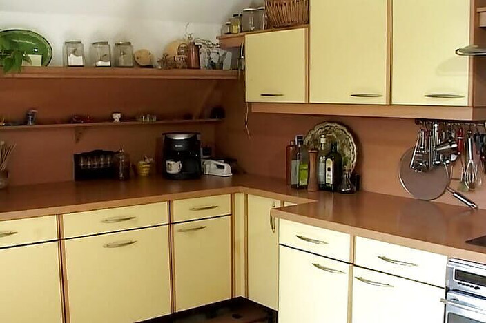 Planete Francaise: Дикая телочка из Франции грубо трахается на кухне