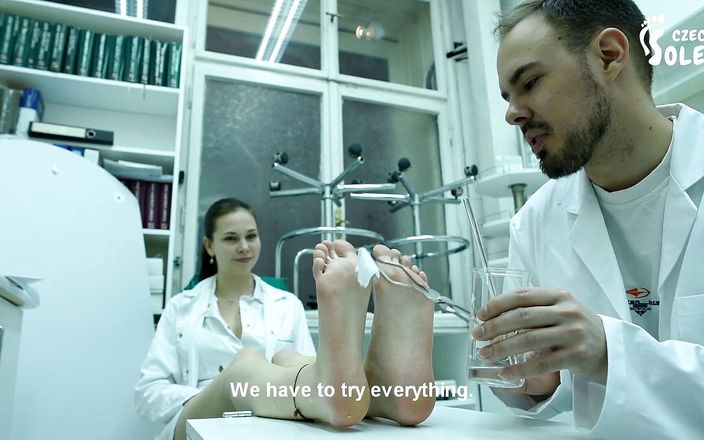 Czech Soles - foot fetish content: Penelitian laboratorium serum anti-bau untuk kakinya yang sangat bau