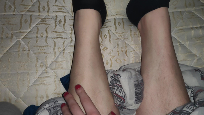 MartyBrady: Le crossdresser twink a un fétiche pour masser les pieds...