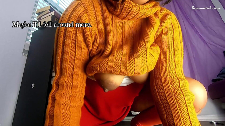 RosemarieLoves: Velma ищет улики под юбкой в видео от первого лица, большая толстая киска