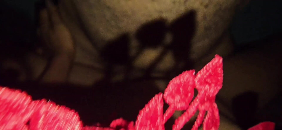 SafeRosebush8: 彼女のヴェジーナに指を入れると、たくさんのアソコが出てきました