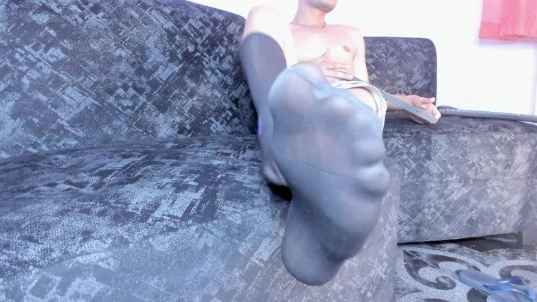 Mr Feet Colombia: He Smells My Sweaty Feet... That's Your Favorite Perfume, Right?