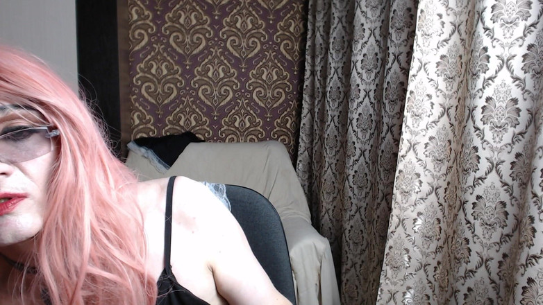 violet_bisex: Transvestit, Promiskuitives Webcam-girl in Einem Dienstmädchenkleid Zieht Sich Aus Und...