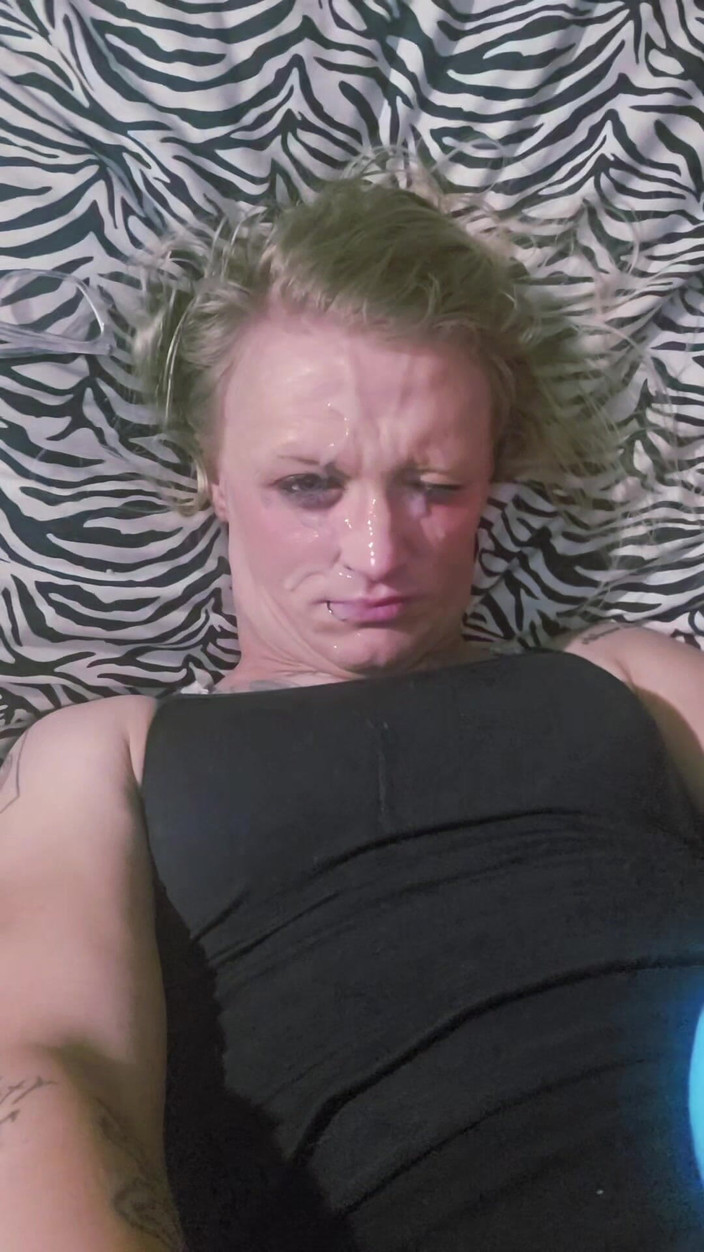 Lynn Kaotik: Transslet komt klaar op haar eigen gezicht