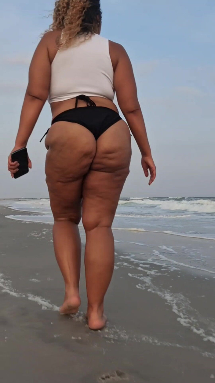 PutiLing: Mini Skirt Thick Legs Tease Puerto Rican Woman High Heel...