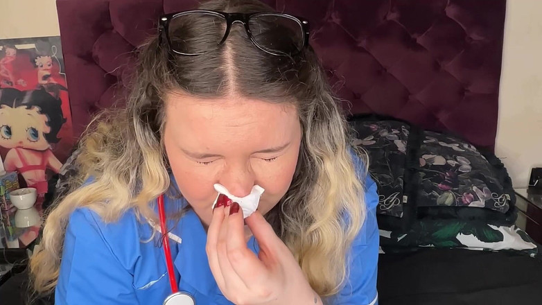 MissFFW: Pielęgniarka Ffw dmucha w nos i wreszcie kicha