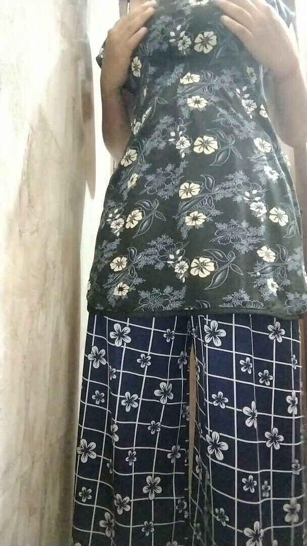 Riyathakur: Ateşli teyze kıyafetlerini çıkardı ve ateşli figürü Hintli ateşli desi teyzesini...