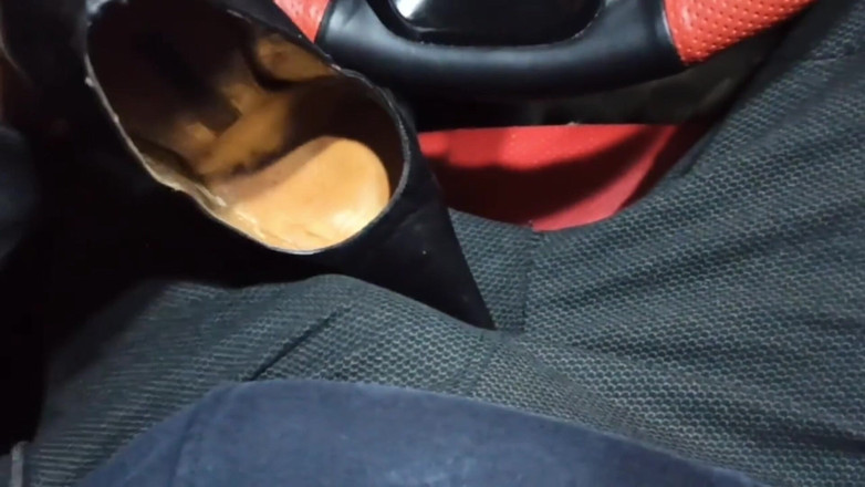 MistressNiki: Niki'nin yüksek topuklarını siktim