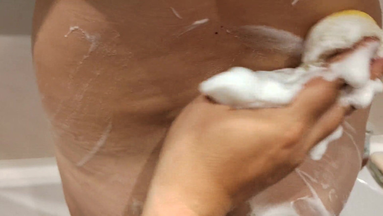 Emma_Alex: Oglądaj moją przyrodnią siostrę z doskonałymi naturalnymi piersiami