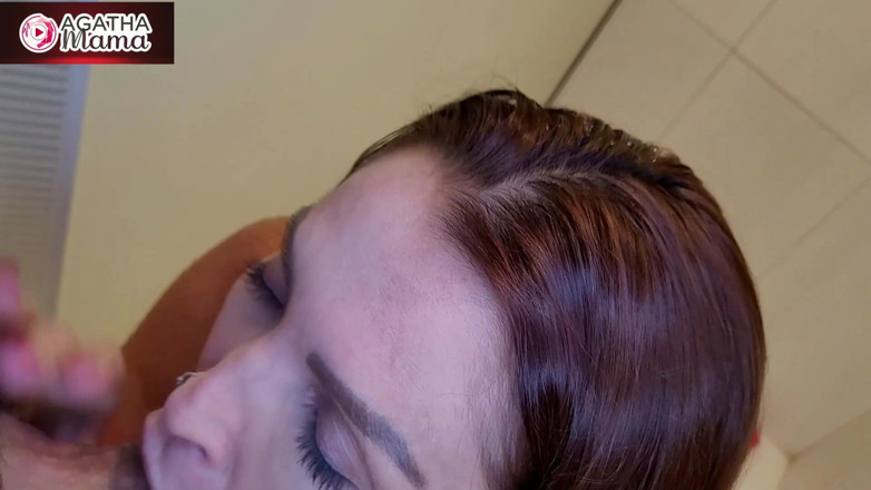 Agatha Mama: Sânii Agathei în baie fierbinte plus prosop scurt - prosopul cade, chiloții...