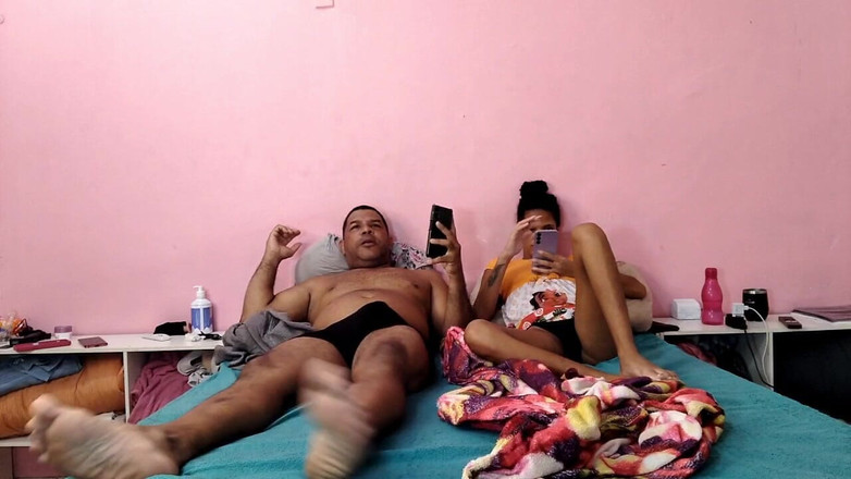 LeoOgro: मैंने अपने सौतेले पिता के साथ इसका आनंद लिया, वह मुझे हमेशा सह देता है