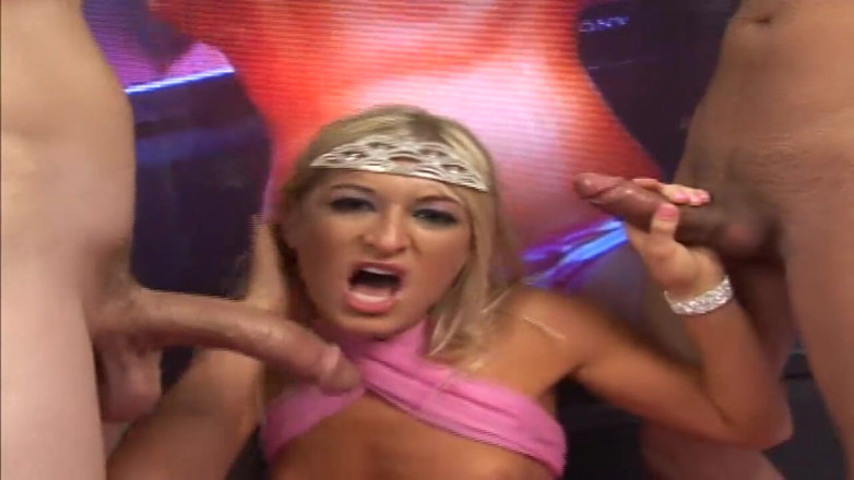 VELVET1984: Awek blonde menjolok dan menghisap ke orgasme pancutan muka yang...