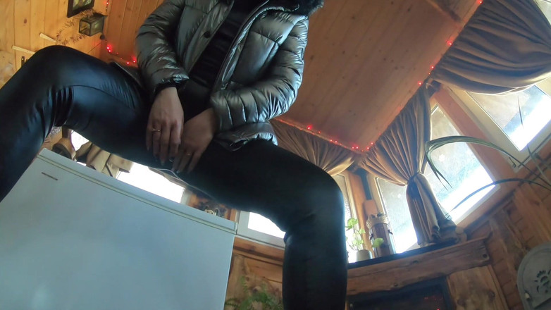 MilfyCalla: Soție infidelă dansează pentru prietenul soțului 229