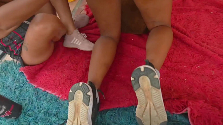 Good Girls Mansion: Le meto los dedos en el culo y a ella...