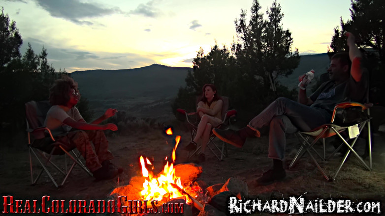 Richard Nailder Hardcore: Śliczna ruda robi pierwszy tyłek-to-mouth i lesbijskie doświadczenie w campingu...