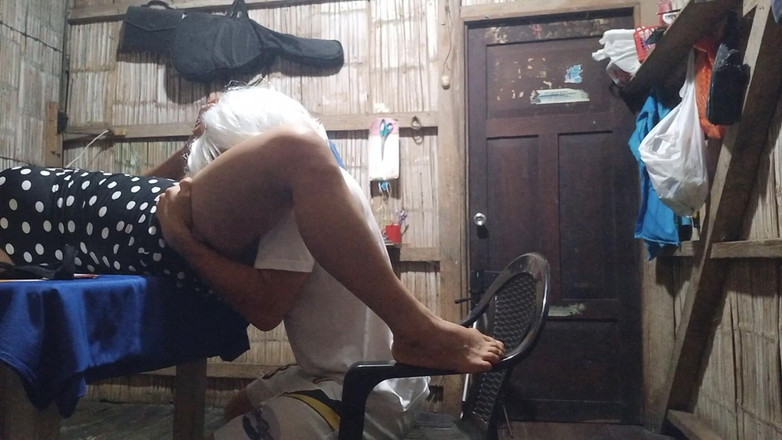 Martin13: Проблеми з мінетом між мачухою та пасинком закінчуються свіжою спермою на цицьки солодкої гарячої мачухи