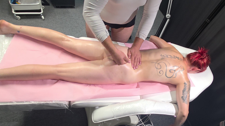 LuTosT: Bini curang pada suaminya dengan tukang urut, mereka melancap bersama