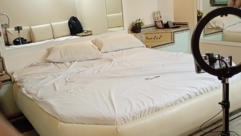 Jhonny Punp: Ho lasciato che mia moglie scopasse con due attori arroganti,...