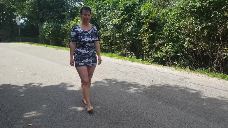 Yvette xtreme: The barefoot girl on the street