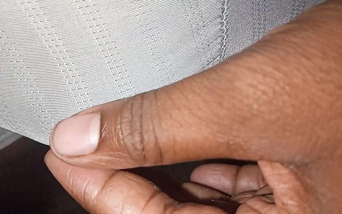 Sweet Indian cock: भाभी जी देसी चूत के बाल घर में साफ करते हैं