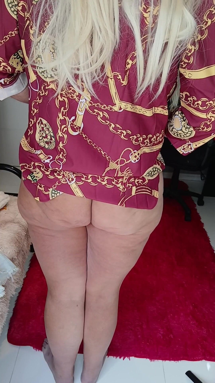 Sexy ass CDzinhafx: 작은 드레스와 스트링 비키니 하의를 입고, 마지막에 내 팬티에 약간의 사정을 남겨