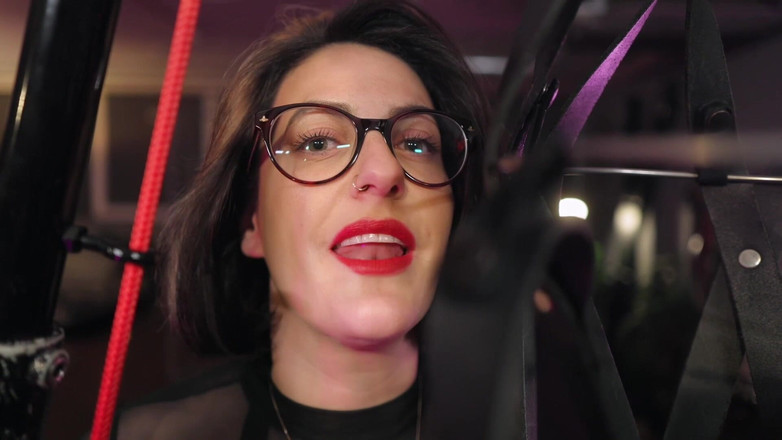 Countess diamond: Kožená svazovací straponová klec - totální beztížné vězení