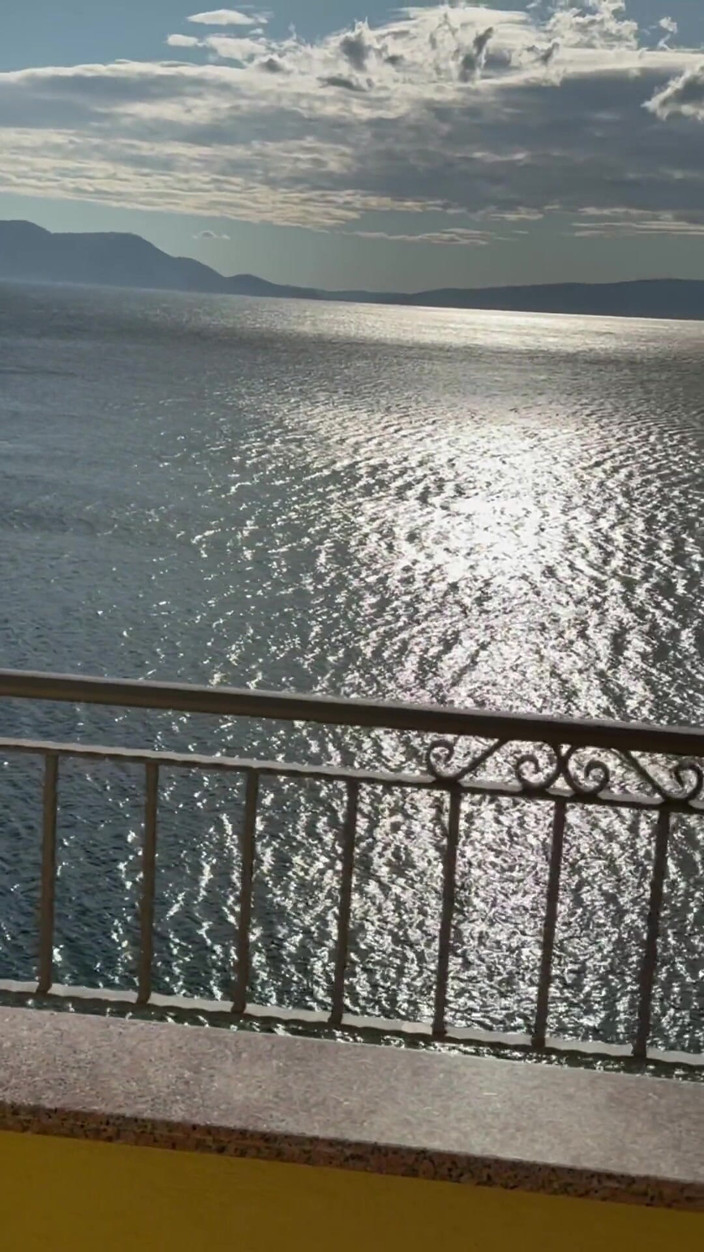 Christy X Taylor: Denizin önünde seks