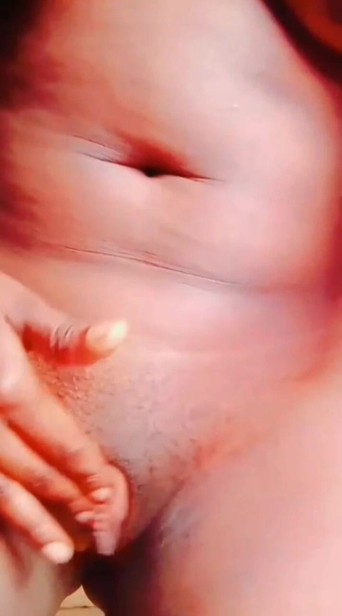 Me and my new slut: Velmi velká klitorisová děvka mi poslala její video masturbuje, je...