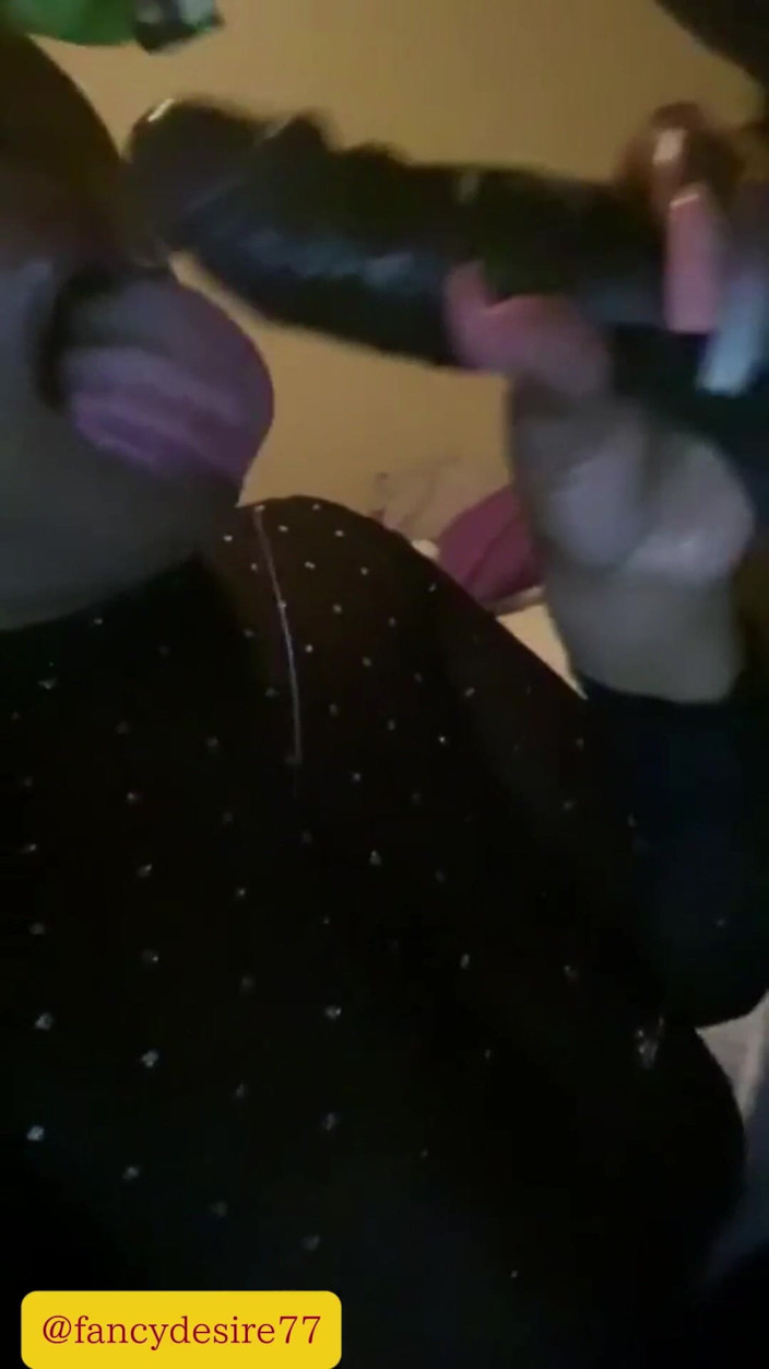 The quickie spot: Cha dượng của tôi chuyển đến với chúng tôi và đêm khuya,...