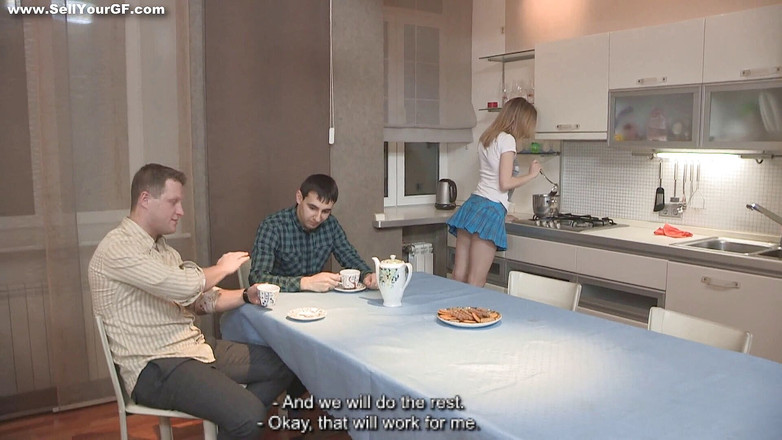 Sell Your GF: Dessert sexuel sur une table de cuisine