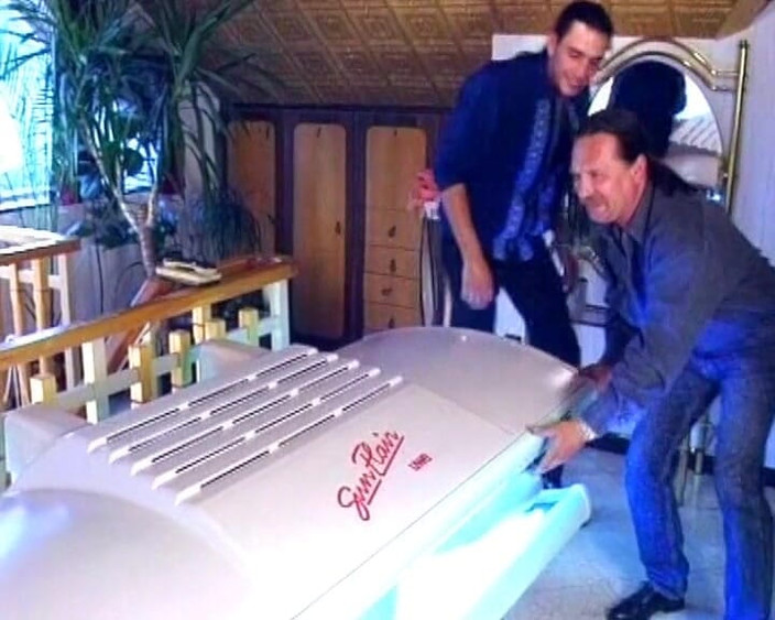 Deutsche Frauen: 일광욕실에서 따먹히는 오지는 독일 새엄마