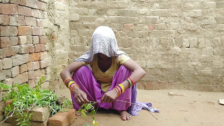 Desigol99: Suami mengongkek isterinya di pondok kecil