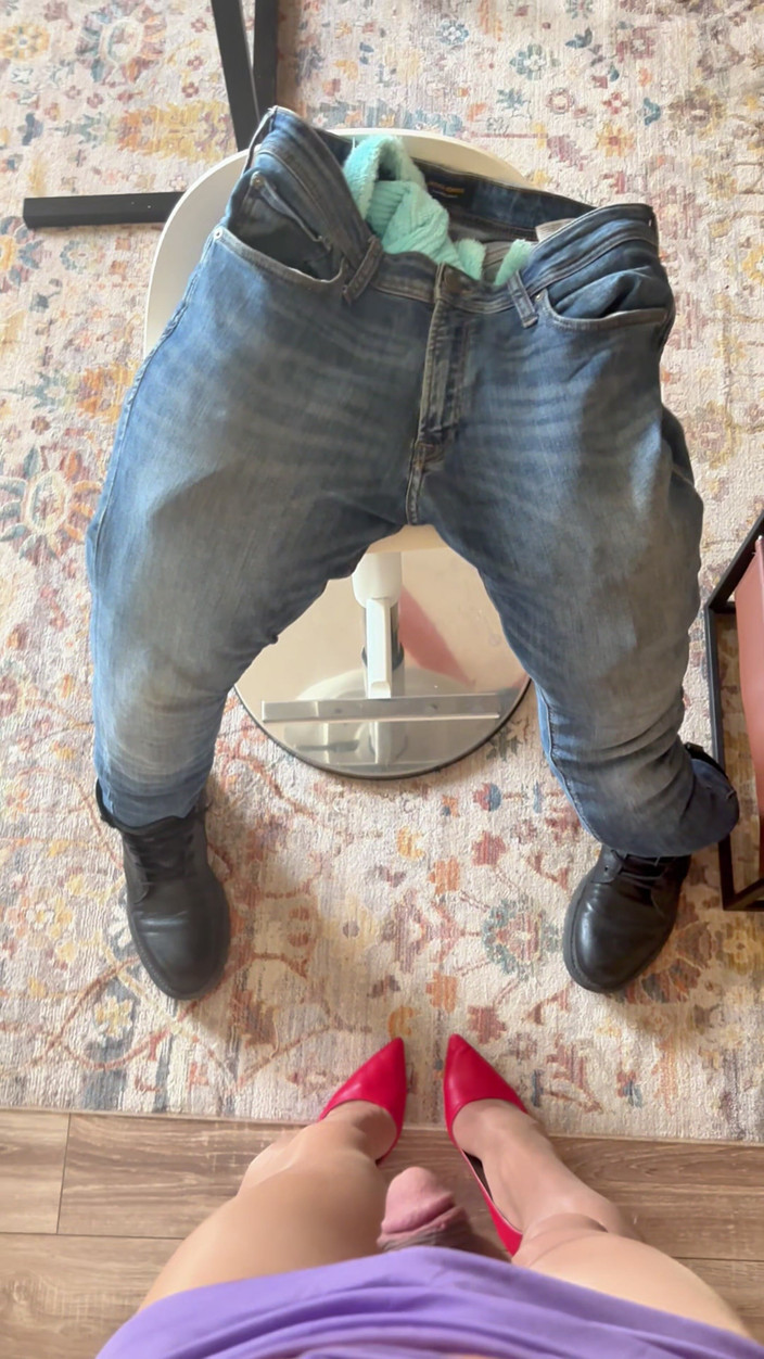 cd_aysemmm: I Crushed the Pizza Boy's Balls