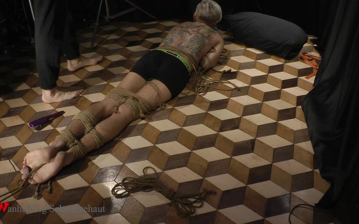 Wanheldvig: Nicky Cosquillas en el piso con cuerda