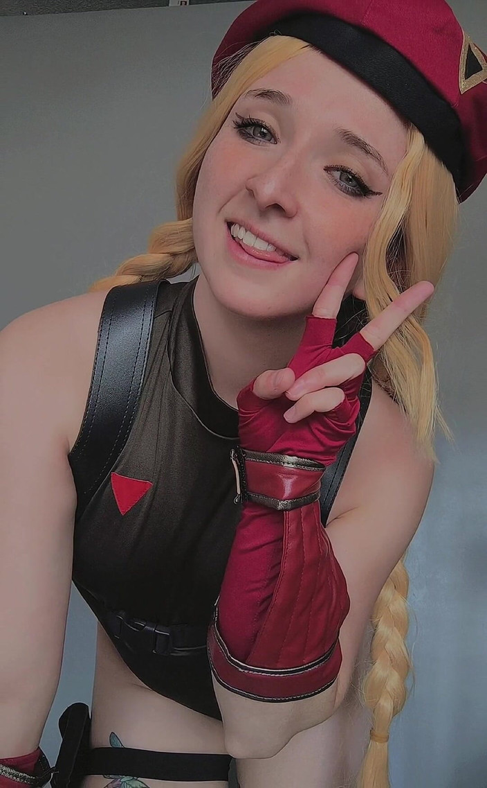 Candy Camille: コスプレの有無にかかわらず、あなたは私をどのように好みますか?