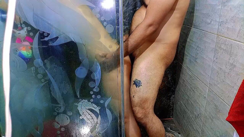 ADYgirls: No chuveiro com minha enteada