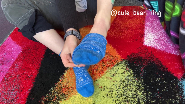 Alice Bean: Bean menanggalkan stokingnya