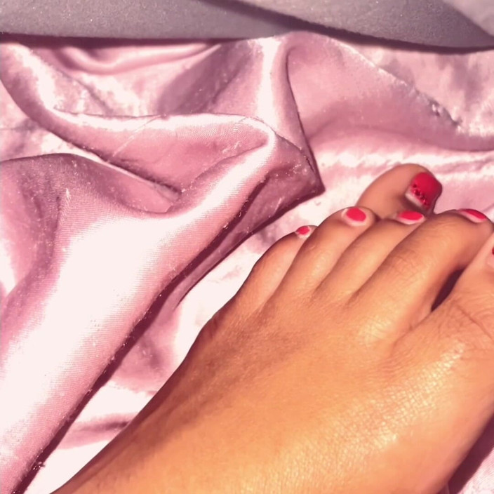 Emilytyche: 足とつま先