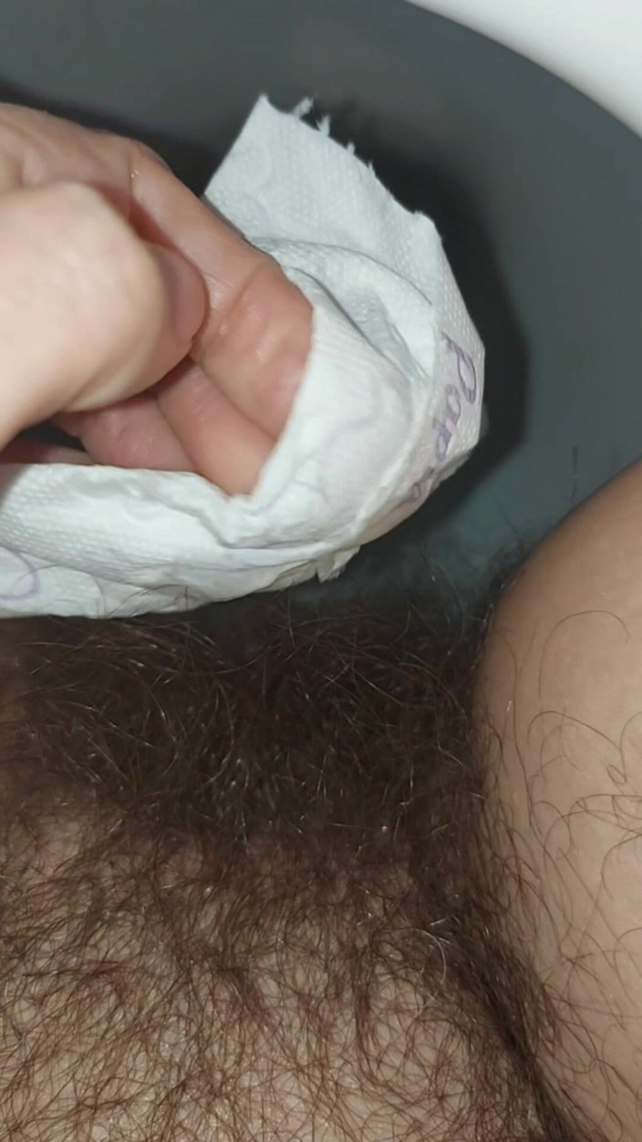 GinnaGg: Showing off My Hairy Armpits and Piss