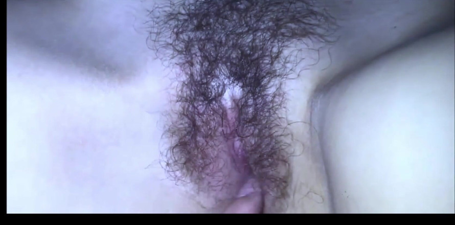 Hashini Hirunika: Služka si hraje s kundičkou