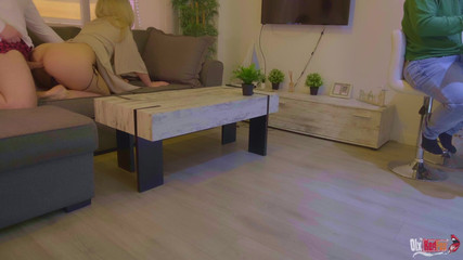 OlxRedFox: Macocha ssie penisa pasierba i zostaje zerżnięta w dupę za...